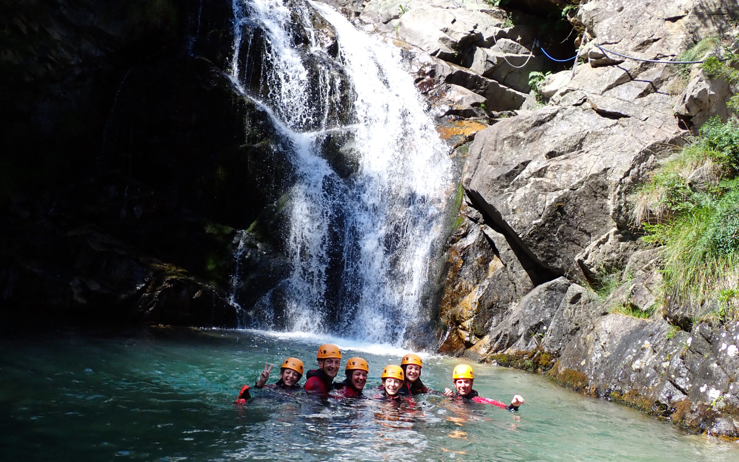 Canyoning en groupe en Suisse